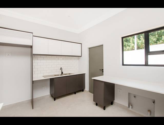3 BEDROOM APARTMENT FOR SALE IN SANDOWN